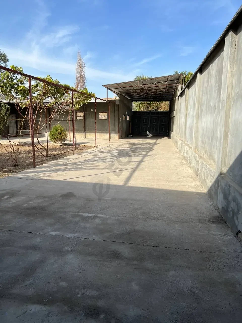 Hovli Sotiladi - Cover Photo