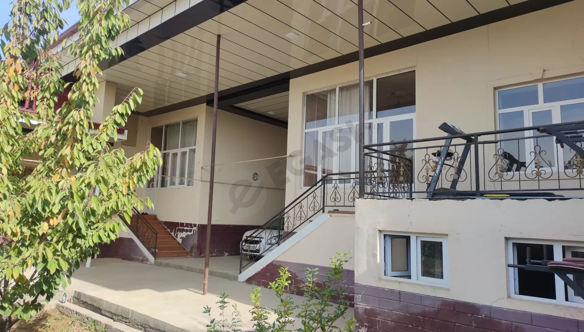 Hovli sotiladi - Cover Photo