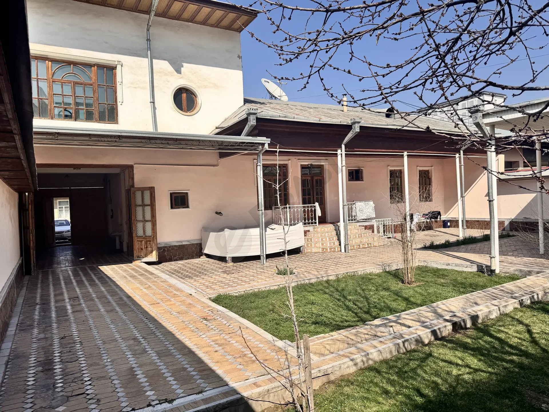 Hovli sotiladi - Cover Photo