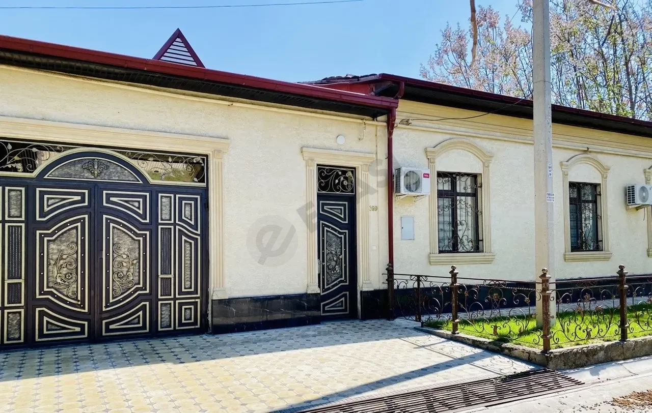 Занги ота тумани, Обод турмуш маҳалласида Продаётся частный дом 6 соток 6 комнат - Cover Photo