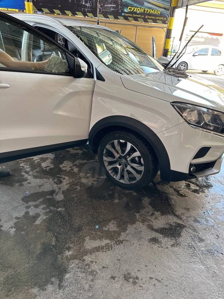 Lada XRAY, 2019 - Cover Photo