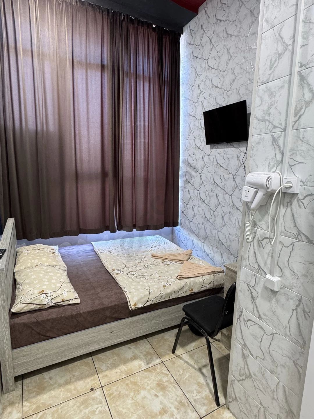 Bez zaks Hotel 24/7 - Cover Photo