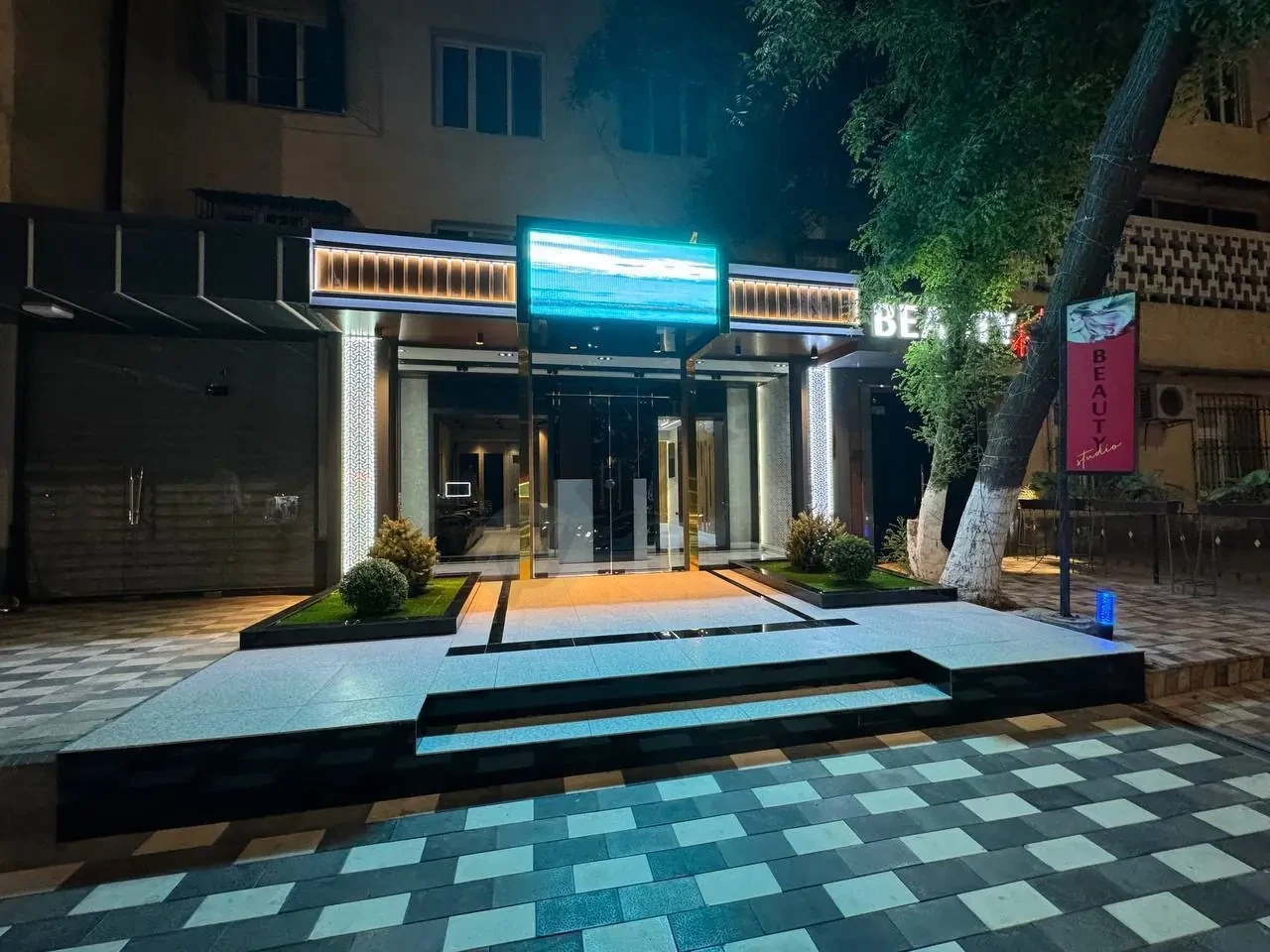 Nejiloy Yakkasaroy Arendator: +2.200y.e. - Cover Photo