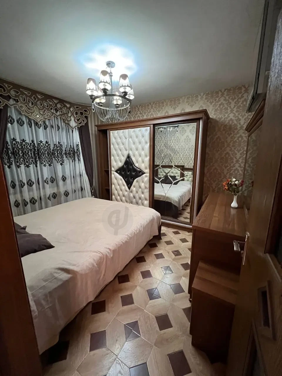 Аренда за гост. "Grand mir hotel"( Россия) Ойбек - Cover Photo