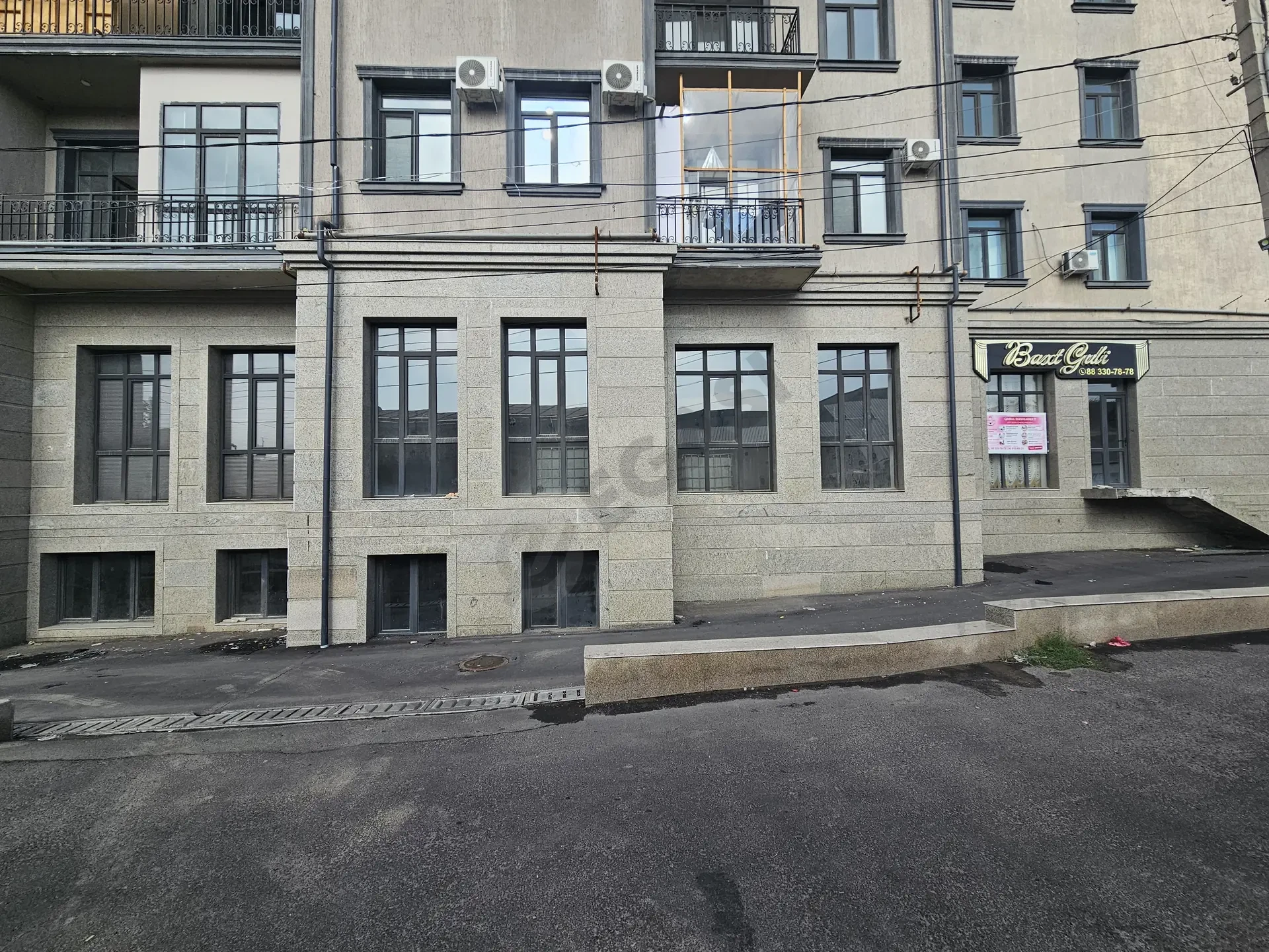 Не жилое помещение 53 кв.м. напротив 1 гор. Больницы возле Хотам мойки цена 126.000 у.е. в новостройке от собственника - Cover Photo