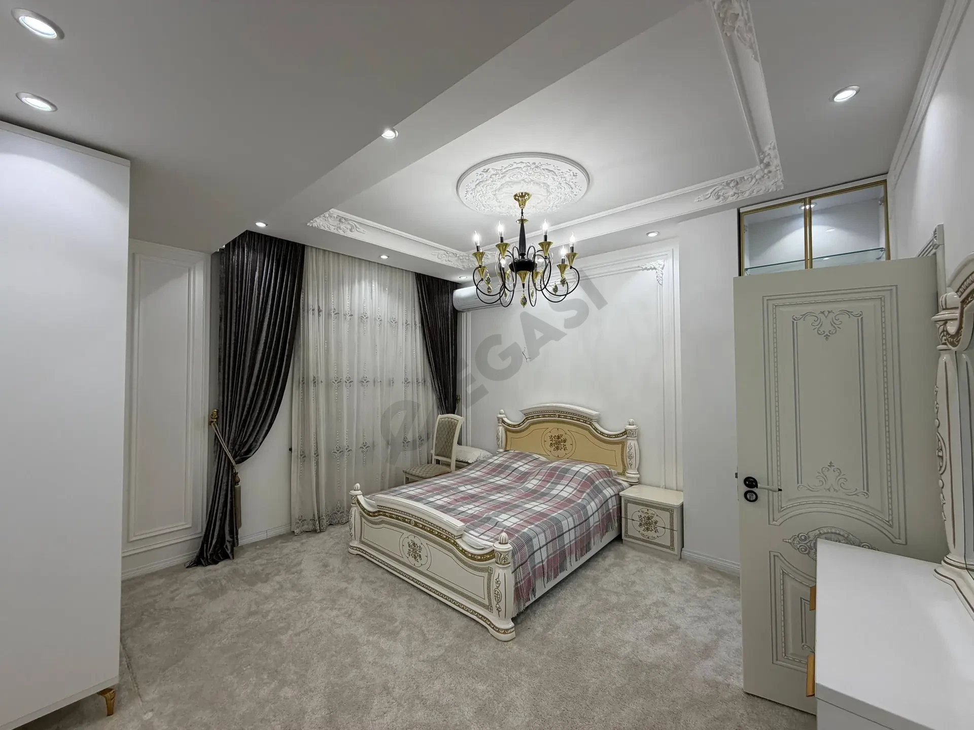 Aeraport house 7/9*10/10 #a - Cover Photo