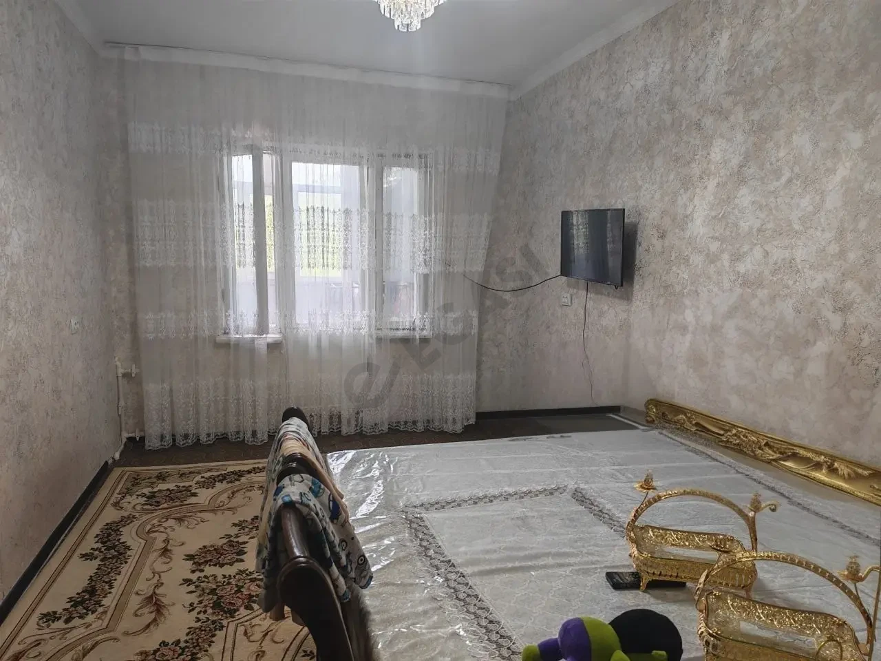 Chirchik shahar 8-Mikrarayonda 2-Xonali Uy sotiladi Yengi PLANIROVKA 57 kvadrat Balkon 2x6 uy o'zimniki 37y.e. - Cover Photo