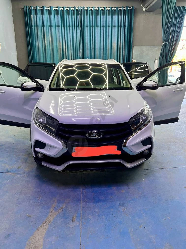 Lada XRAY, 2020 - Cover Photo