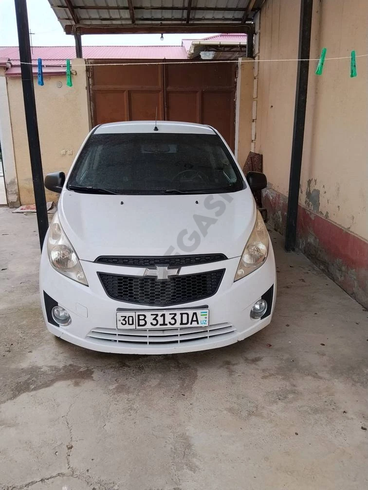 Chevrolet Spark, 2010 - Cover Photo