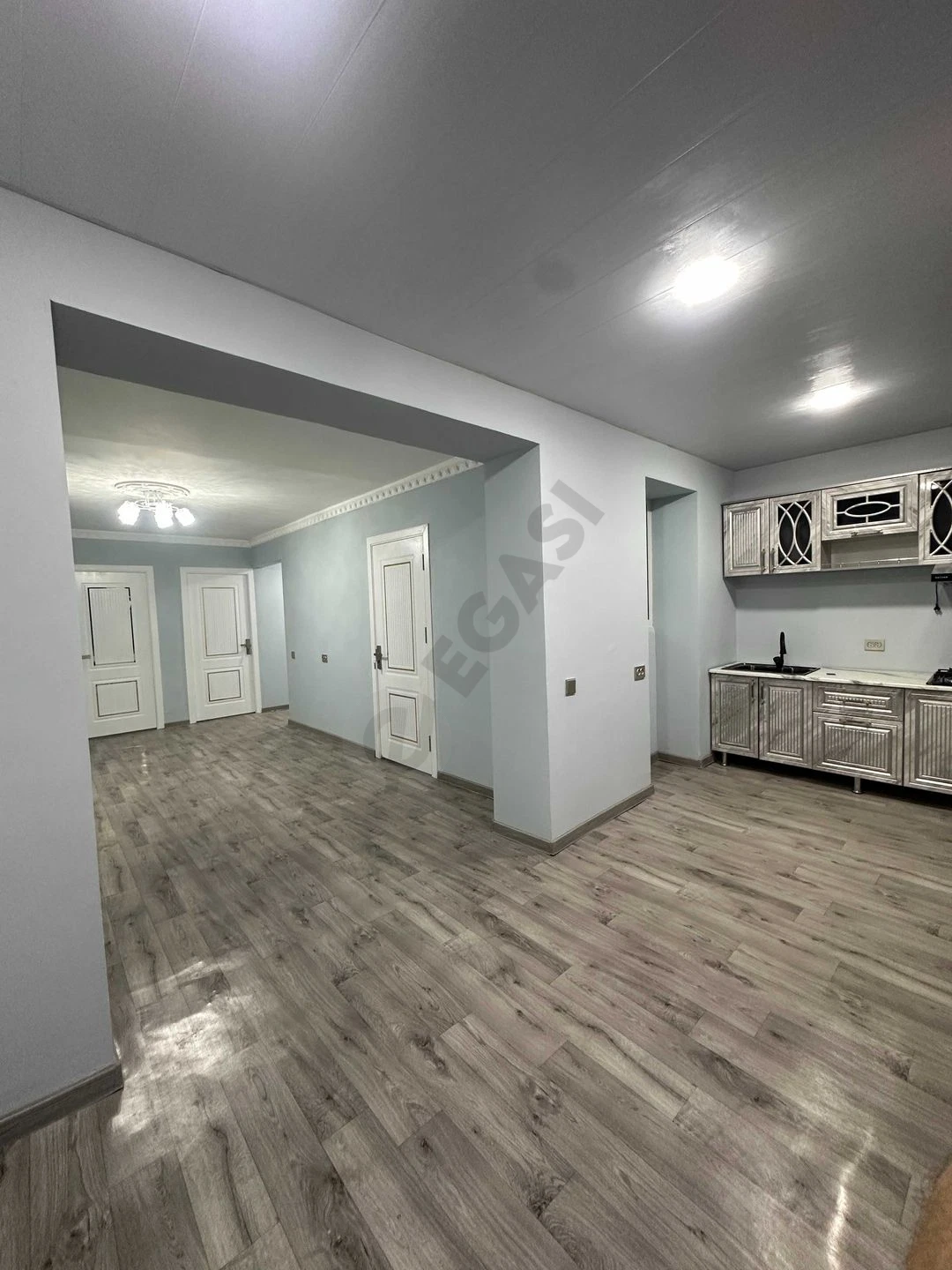 СРОЧНО продается 3/2/2 пер 4*ком керпичн балкон 2х6. ул. жаркурганс - Cover Photo