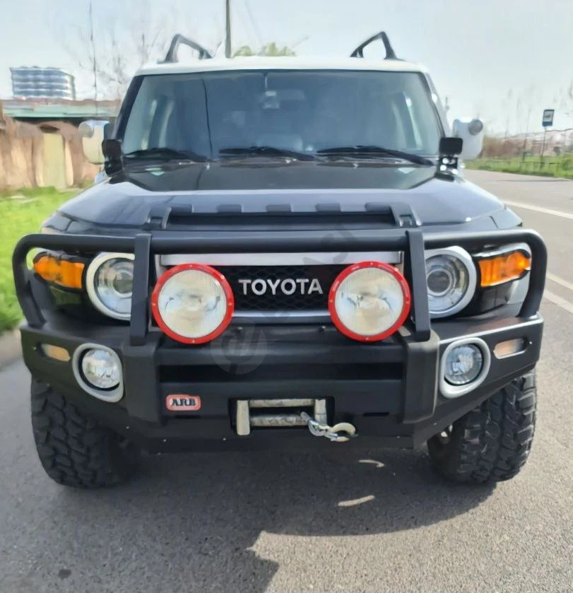 Toyota FJ Cruiser. Два бака 160 л. Разрешение газ пропан. - Cover Photo
