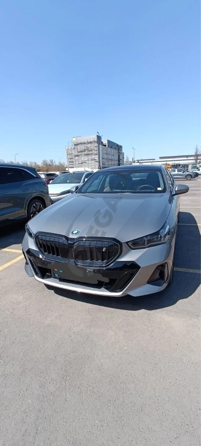 BMW i5 40L 2025 yil - Cover Photo