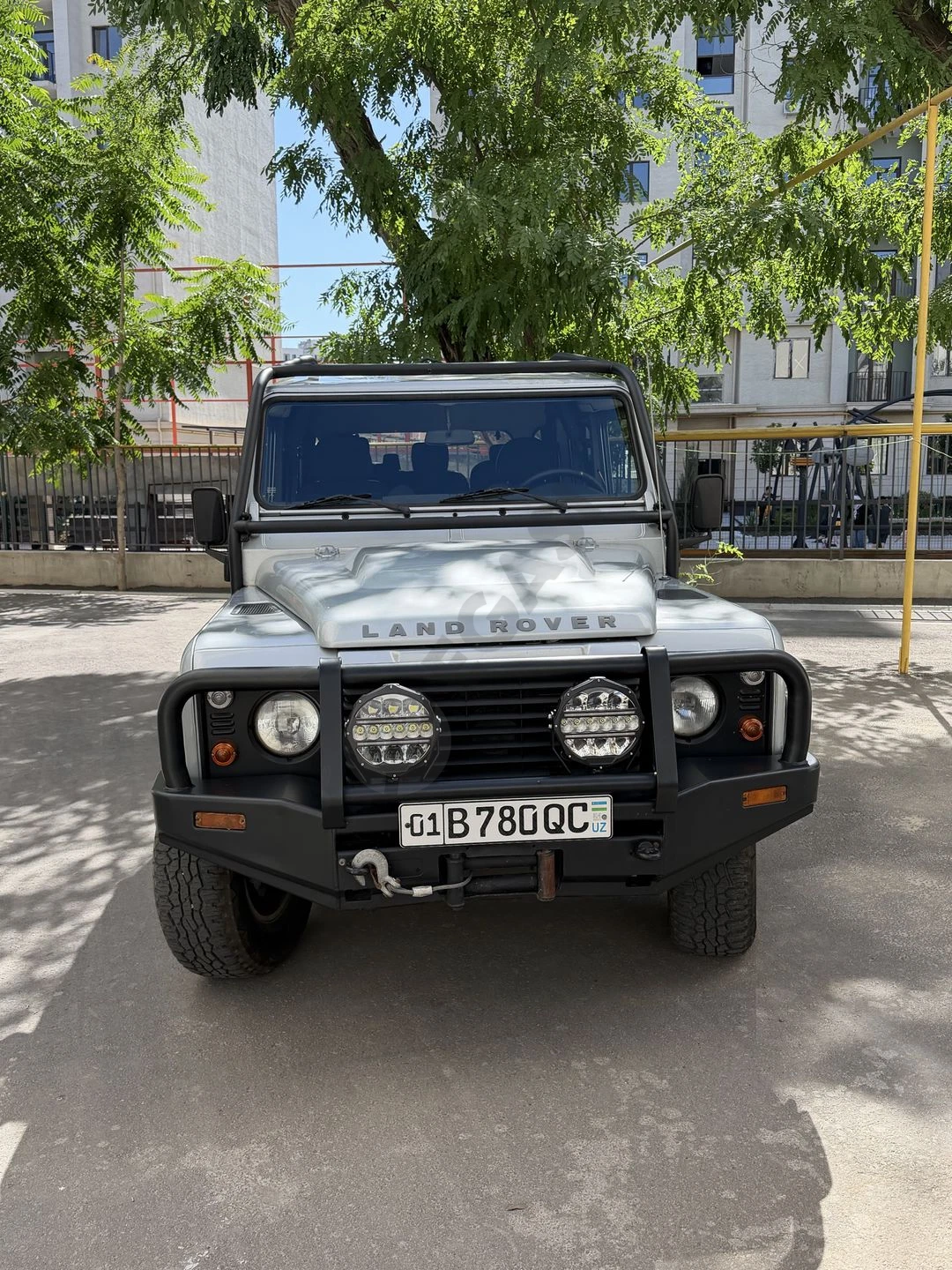 Land Rover DEFENDER 110 Crew Cab продается - Cover Photo