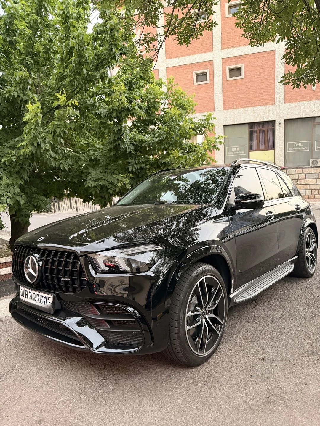 Mercedes GLE SUV - Cover Photo