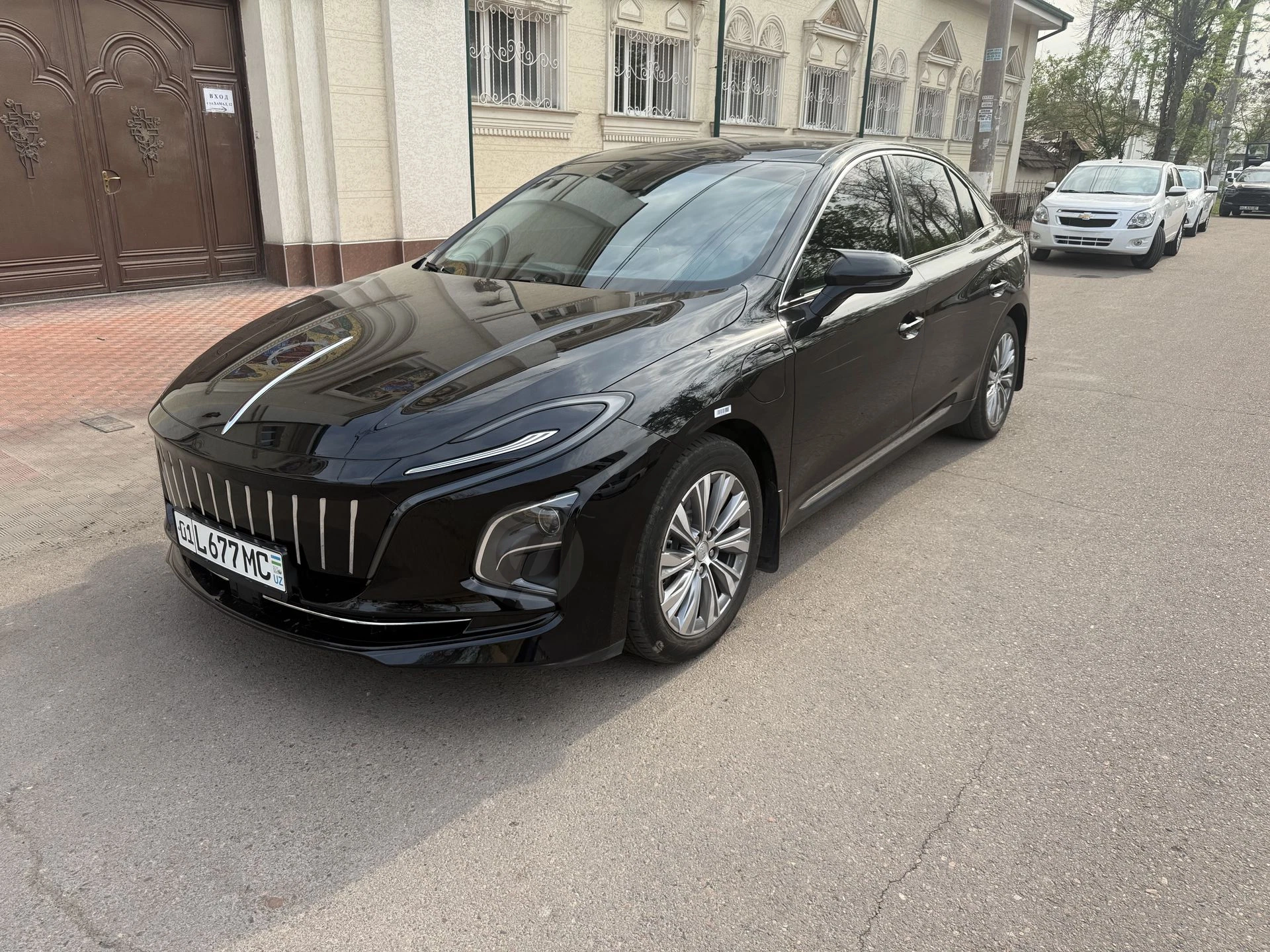 Сдам в аренду с выкупом свою Hongqi E QM5 - Cover Photo