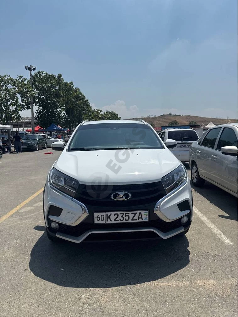 Lada XRAY, 2020 - Cover Photo