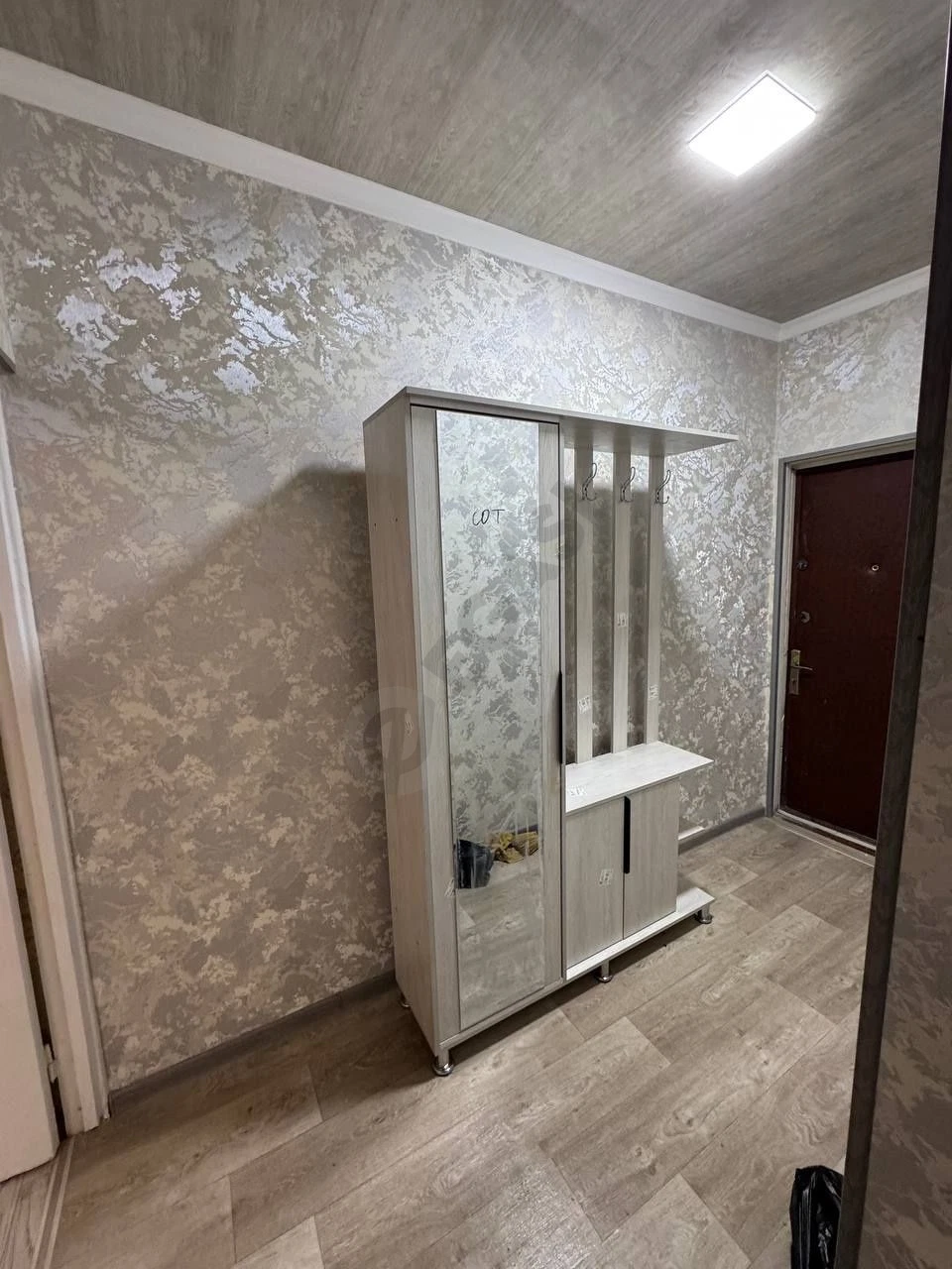 Продаётся срочно своя квартира! Авиасозлар2. Рядом с рынком Кадышева 1 - Cover Photo