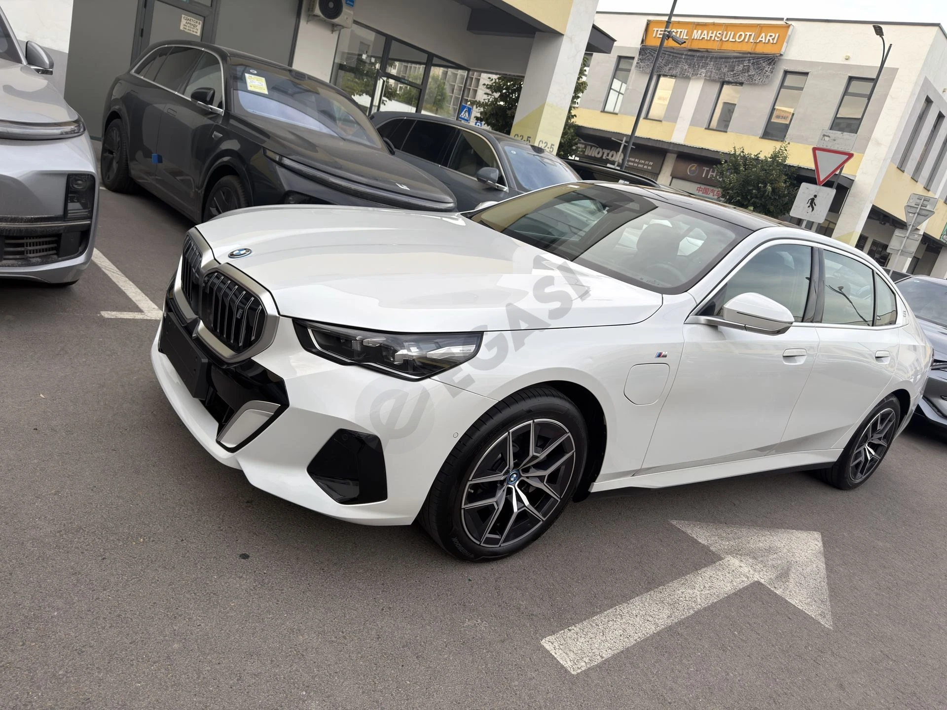 BMW i5 40L M-Sport 2025 yil - Cover Photo