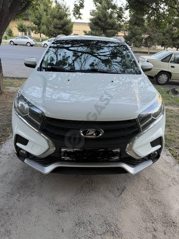 Lada XRAY, 2019 - Cover Photo