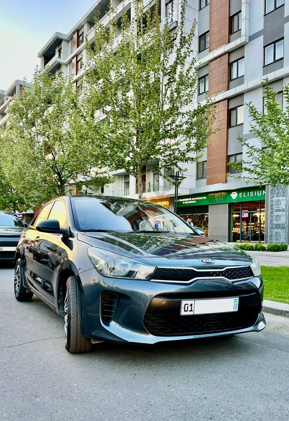 Продается Kia Rio 2018г, цвет Темно-Серый (Dark Grey) - Cover Photo