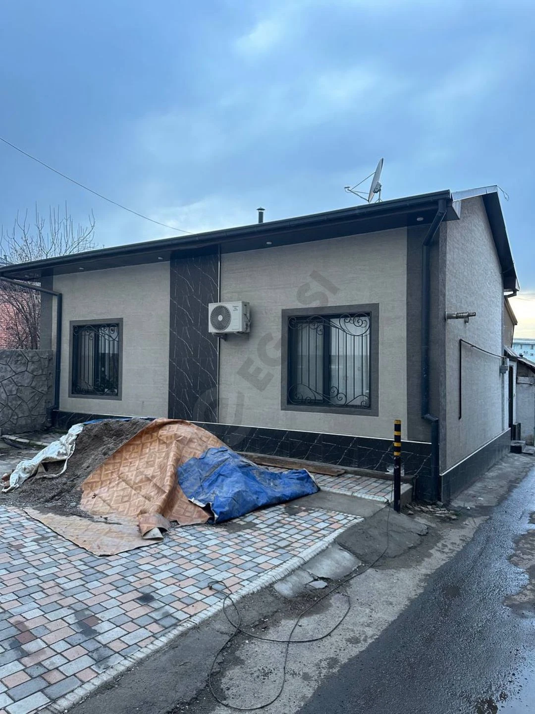 Продаётся дом 1 соток на Максима Горького Сайрам - Cover Photo