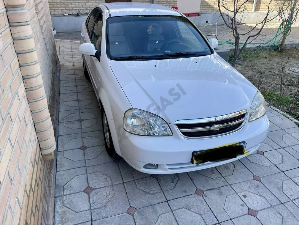 Chevrolet Lacetti, 2012 - Cover Photo