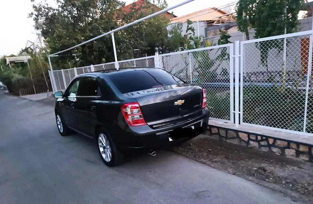 СВОЯ Chevrolet Cobalt 2024 года 29.000 км АВТОМАТ Газ Фул Позиция - Cover Photo