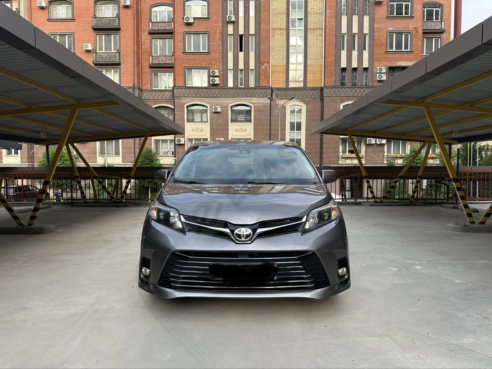 Toyota Sienna 2018 Срочная продажа - Cover Photo