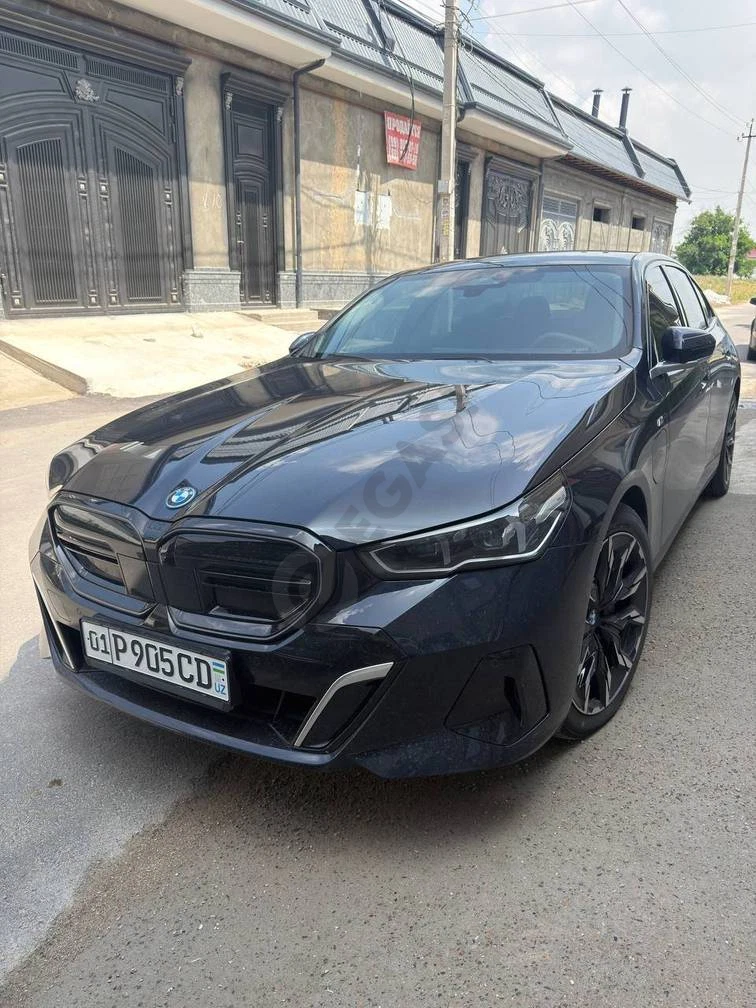 BMW i5, 2025 - Cover Photo