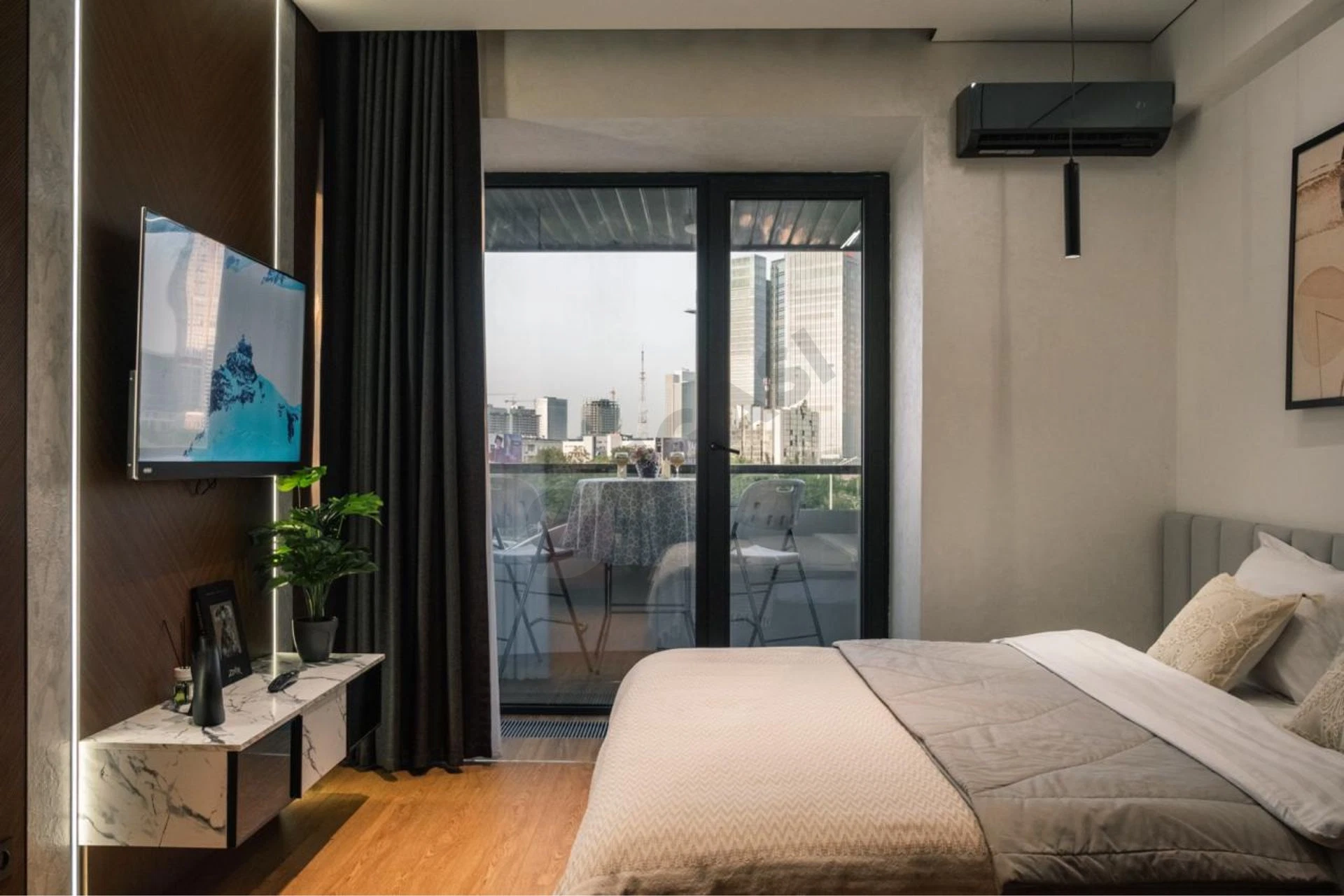 Аренда суточно люкс апартаменты в NRG U-Tower с видом на Ташкент Сити - Cover Photo