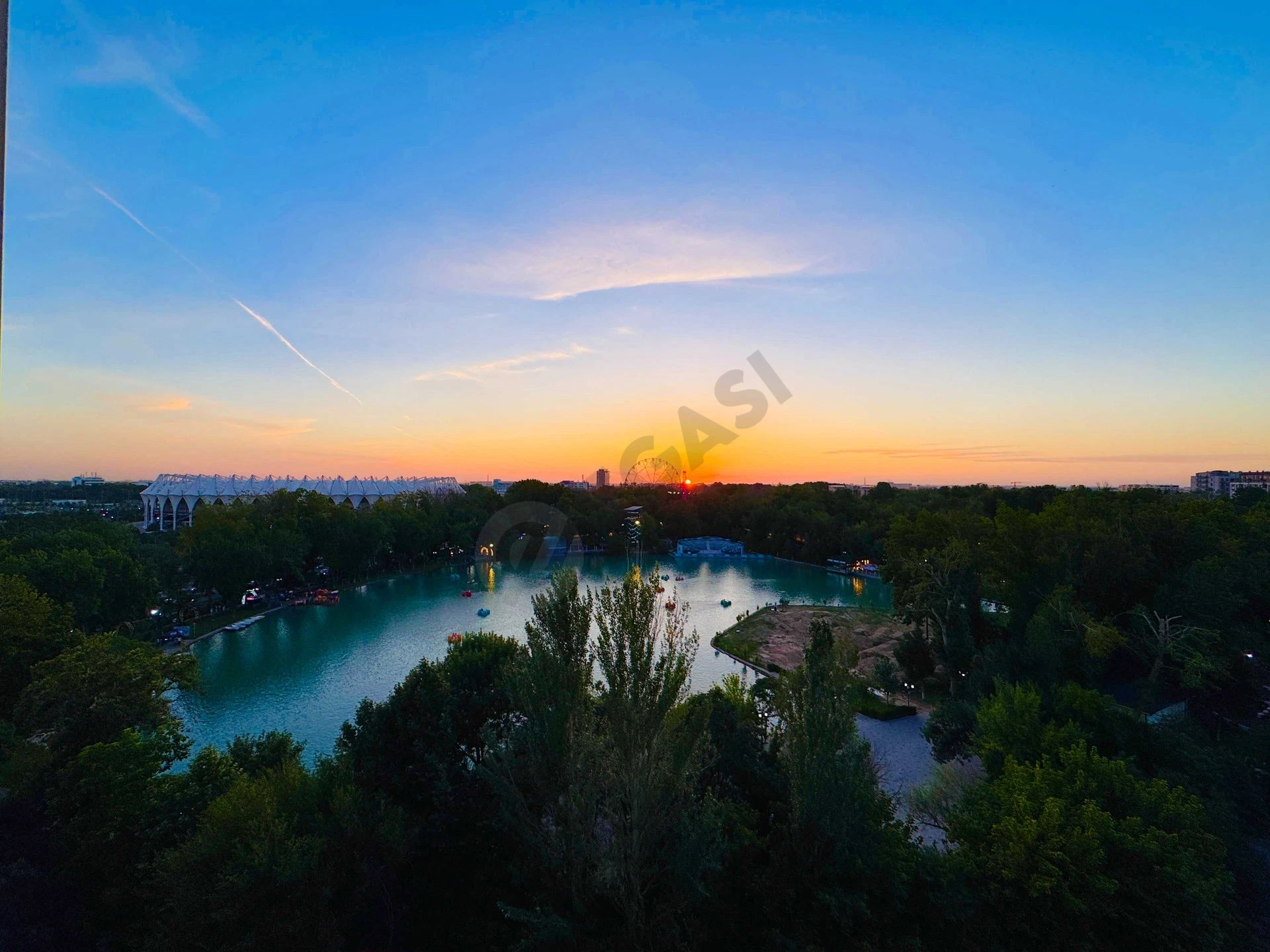 Премиум-класс с видом на парк Гафура Гуляма. - Cover Photo