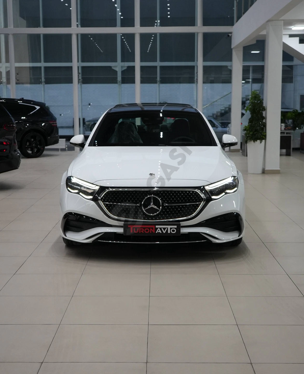 Mercedes-Benz E300 2026 - Cover Photo