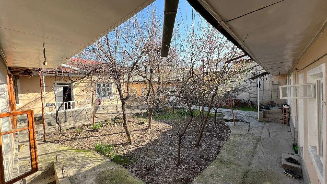 Bodomzor metro ro'parasida hovli 5.7 srochno - Cover Photo