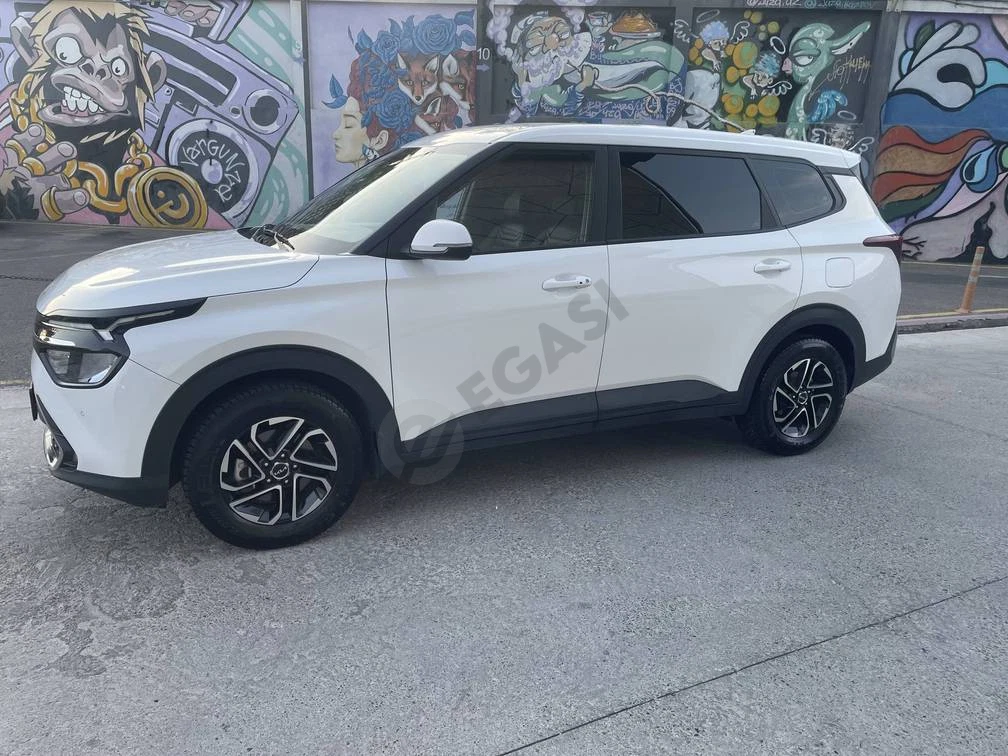 KIA Carens, 2024 - Cover Photo