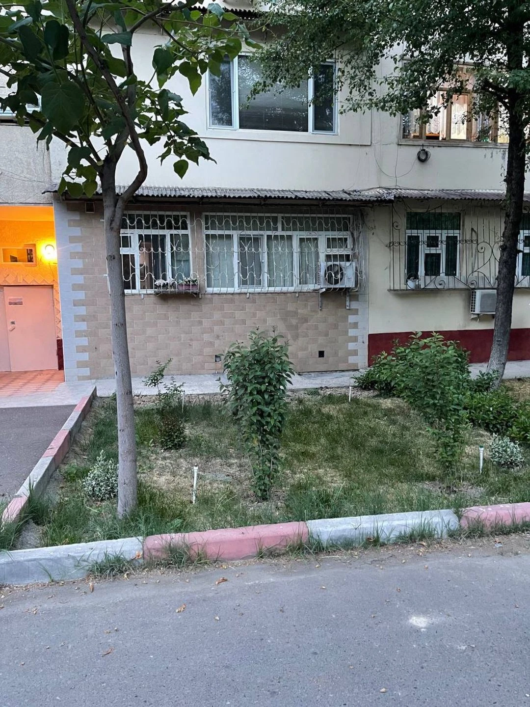 Продаётся 3-комнатная квартира в элитном районе Мирзо-Улугбек (карасу) - Cover Photo