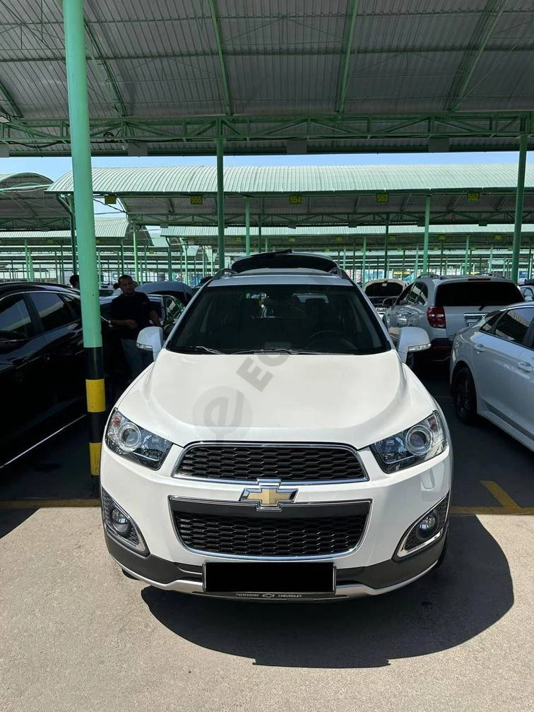 Chevrolet Captiva, 2015 - Cover Photo