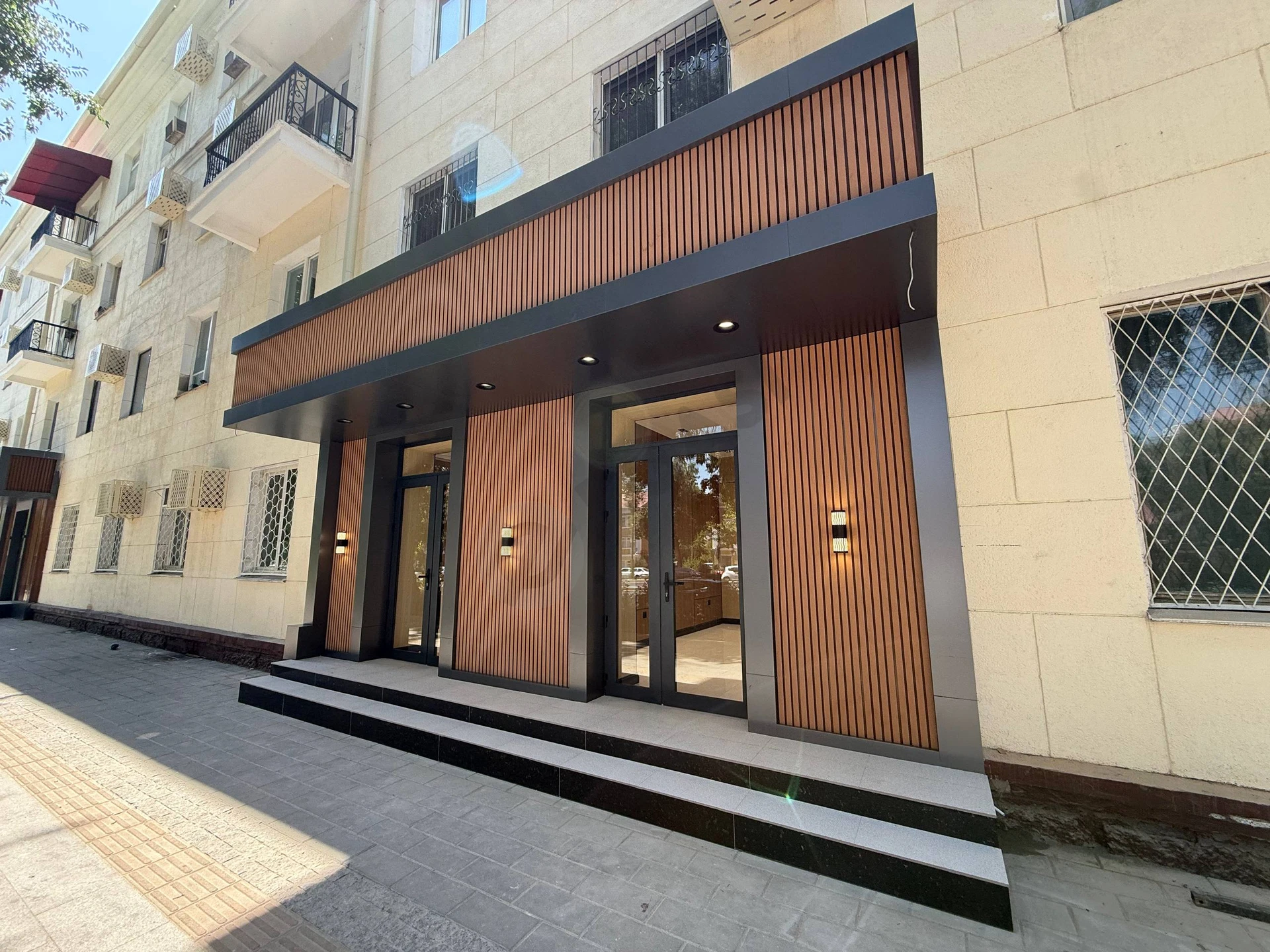 Commercial property along road, Yakkasaray - Cover Photo