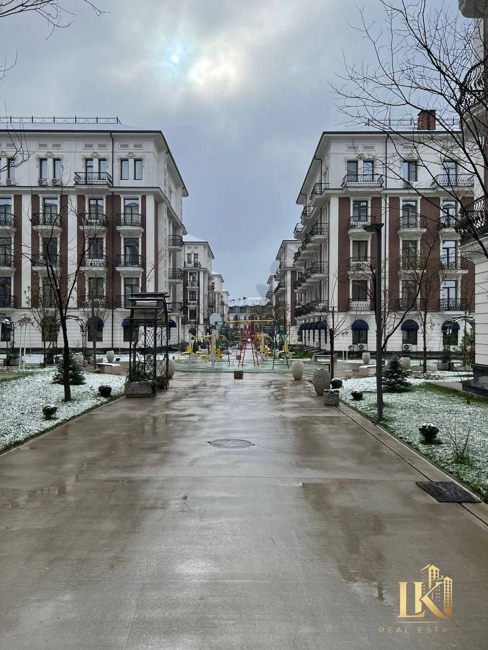 3-комнатная квартира в ЖК Cambridge Residence, 92 м² - Cover Photo