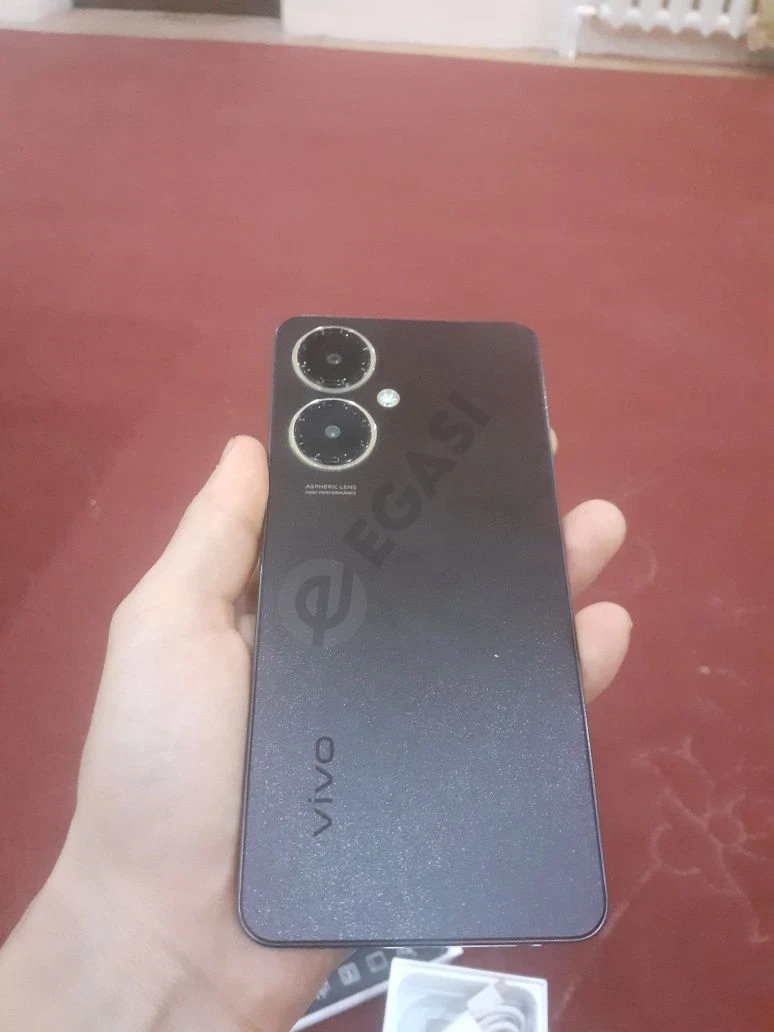 Yangi Telfon VIVO Y27 - Cover Photo