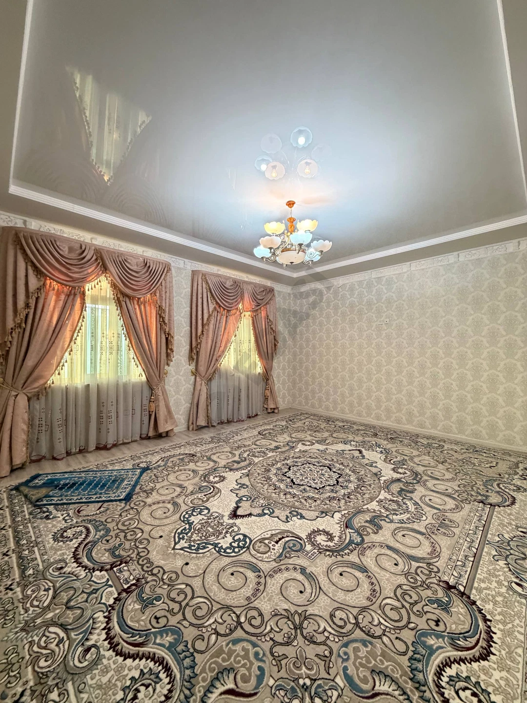 Land plot Tashkent region 8 sotix with house - Cover Photo