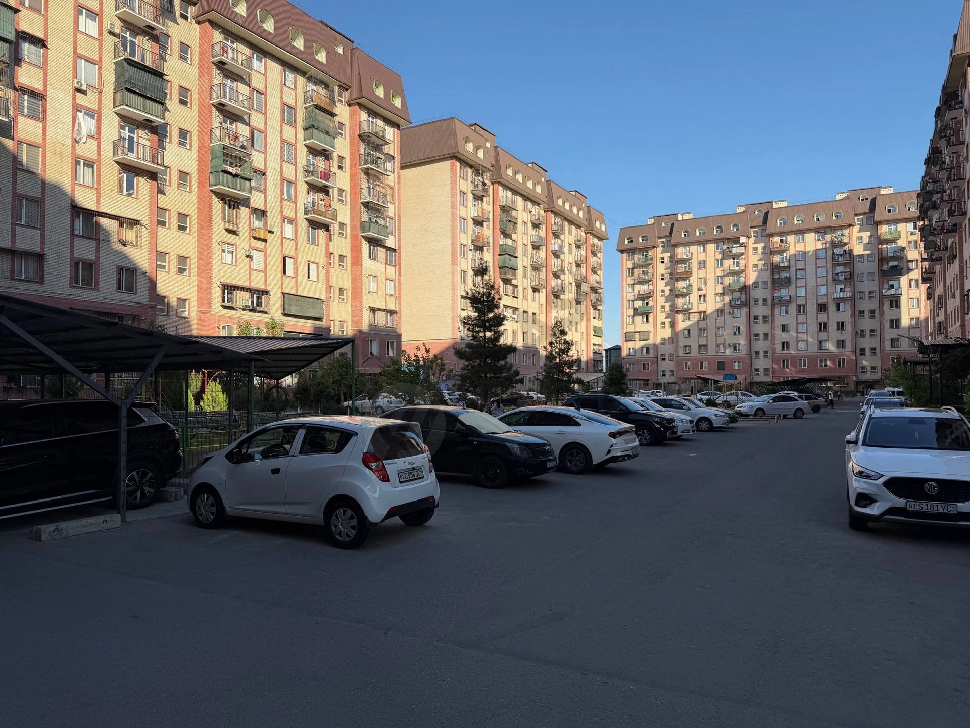 Кватира сотилади Яшнобод метро Дуслик 2 чикалов 4 хона 96 ка - Cover Photo