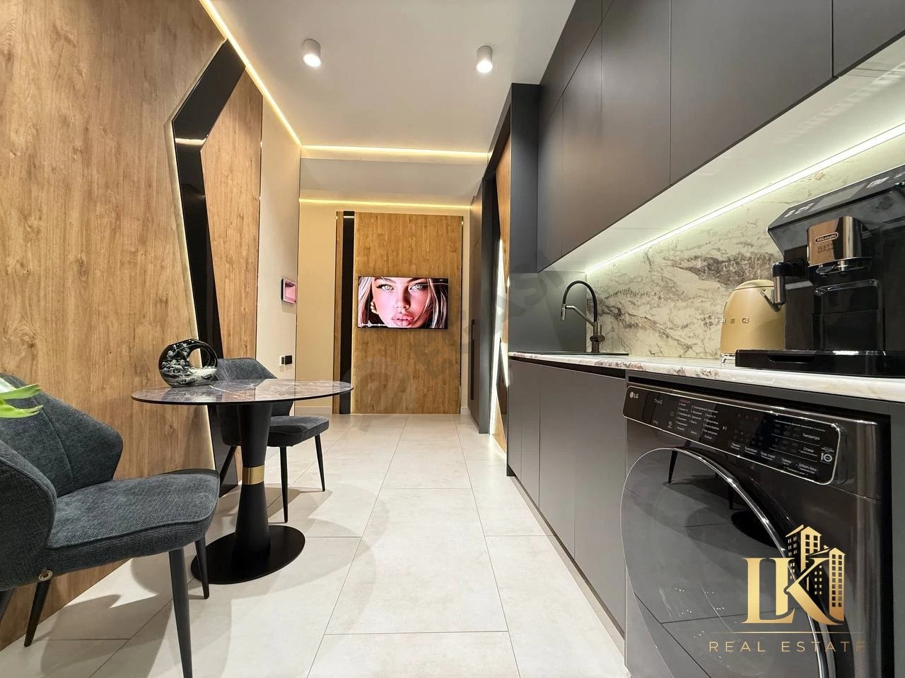 2-комнатная квартира в ЖК Tiara Residence - Cover Photo