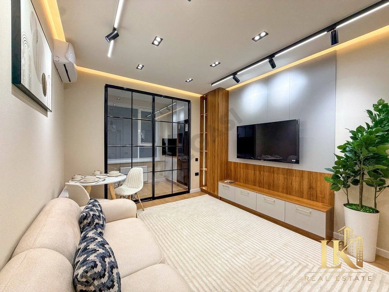 2-комнатная квартира BI Sado с ремонтом, 40 м² - Cover Photo