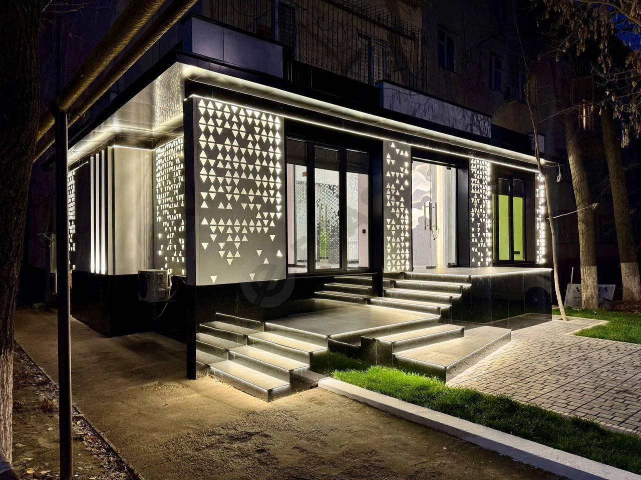 Euro office 87m2, 3 rooms + hall, 1st floor - Cover Photo