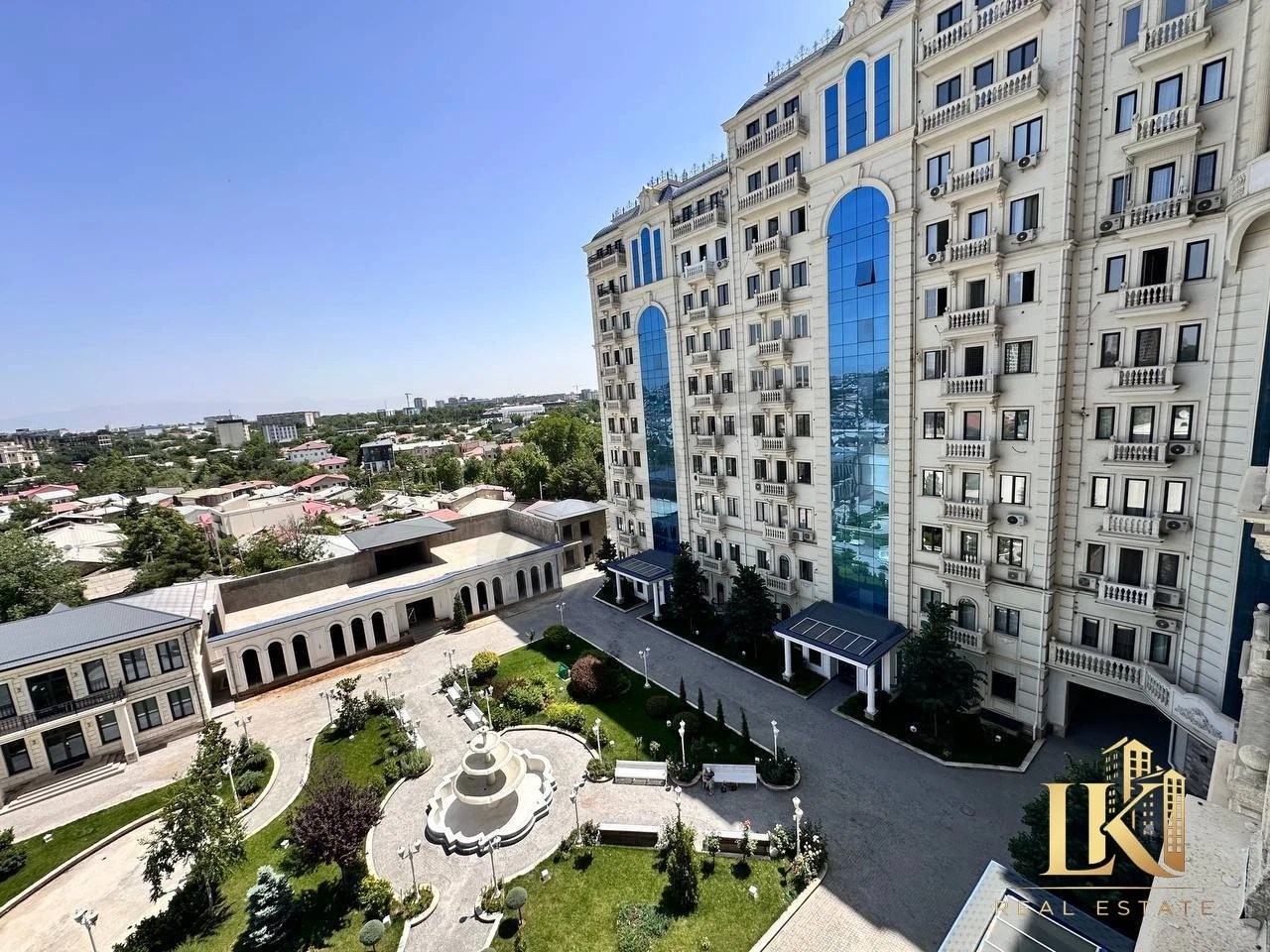4-комнатная квартира в ЖК London, 130 м², 6/10 этаж - Cover Photo