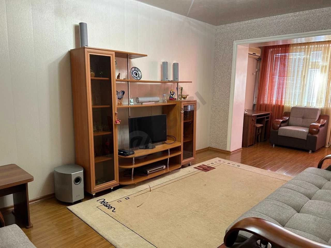 Сдается 2-х комнатная квартира. 2/3/4 кирпич. 77 серия. Рисовый базар. - Cover Photo