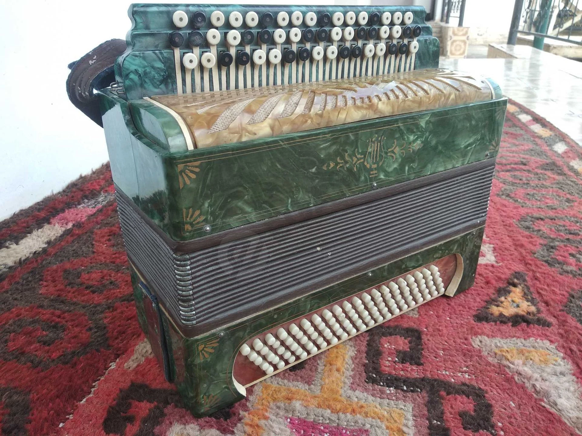 Musiqa asboblari - Cover Photo
