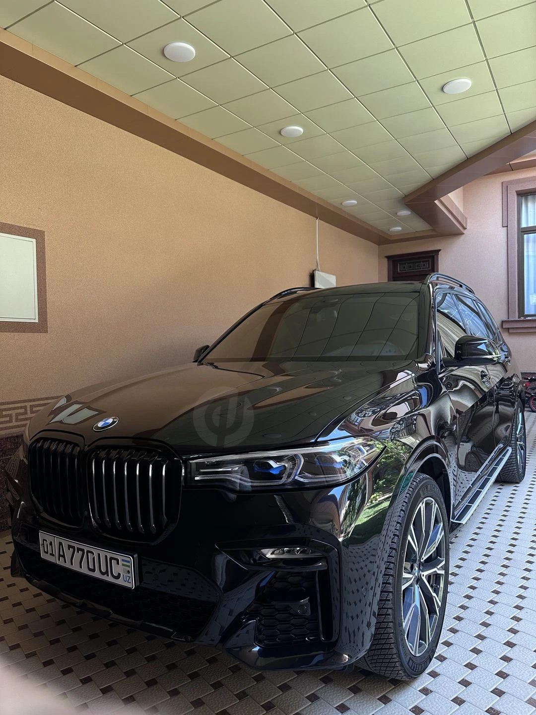 BMW X7 xdrive50i 4.4L - Cover Photo