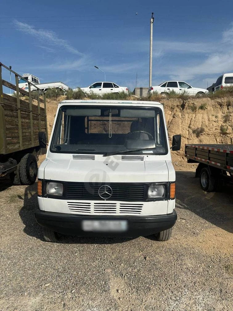 Mercedes Benz T1, 1989 - Cover Photo