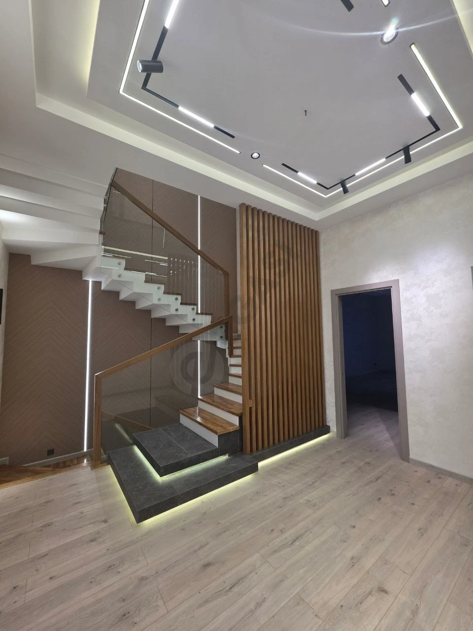 Дом в Яккасарайском районе, 6 комнат, 430 м² - Cover Photo